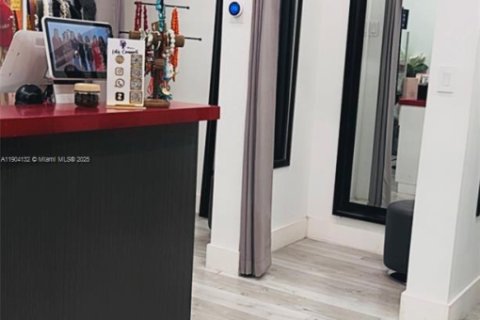 Купить коммерческую недвижимость в Майами, Флорида № 1954854 - фото 13