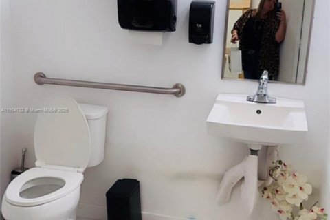 Купить коммерческую недвижимость в Майами, Флорида № 1954854 - фото 19