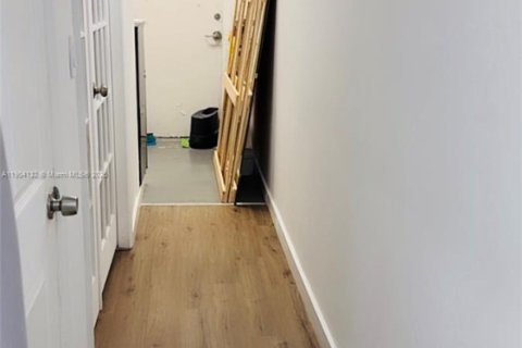 Купить коммерческую недвижимость в Майами, Флорида № 1954854 - фото 14