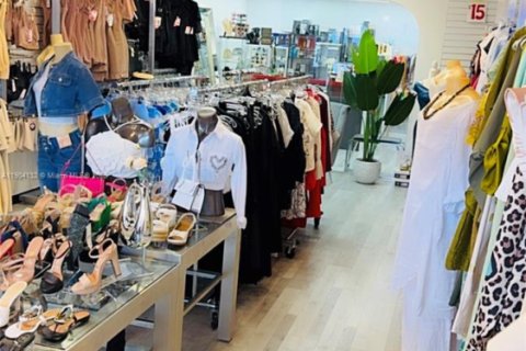 Купить коммерческую недвижимость в Майами, Флорида № 1954854 - фото 8