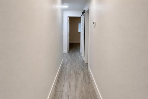 Снять в аренду виллу или дом в Окленд-Парк, Флорида 3 комнаты, 100.98м2, № 2261214 - фото 11