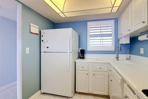 Condo in Ormond Beach, Florida, 2 bedrooms № 2342145 - photo 6