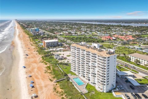 Condo in Ormond Beach, Florida, 2 bedrooms № 2342145 - photo 2