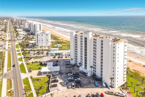 Condo in Ormond Beach, Florida, 2 bedrooms № 2342145 - photo 17