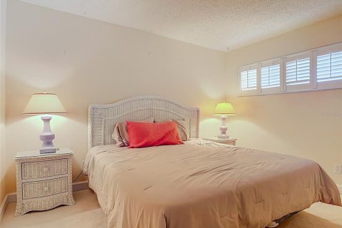 Condo in Ormond Beach, Florida, 2 bedrooms № 2342145 - photo 13