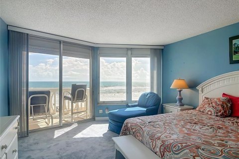 Condo in Ormond Beach, Florida, 2 bedrooms № 2342145 - photo 8