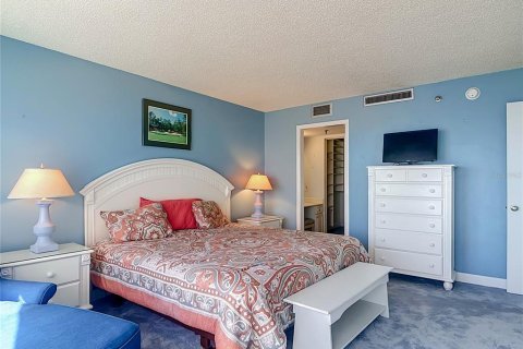Condo in Ormond Beach, Florida, 2 bedrooms № 2342145 - photo 10