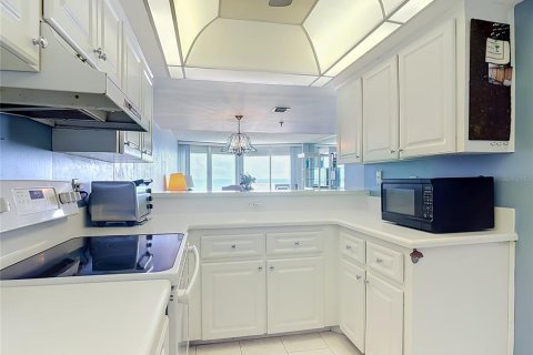 Condo in Ormond Beach, Florida, 2 bedrooms № 2342145 - photo 5