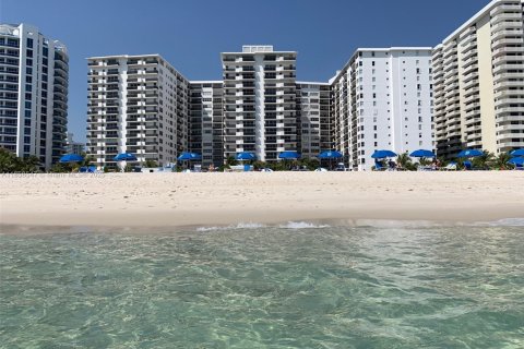 Condominio en venta en Miami Beach, Florida, 2 dormitorios, 118.08 m2 № 1882073 - foto 20