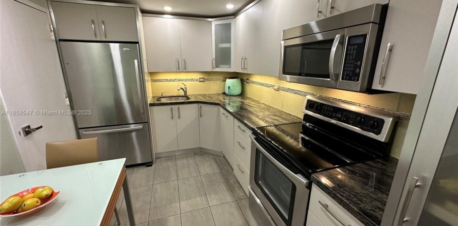 Condominio en Miami Beach, Florida, 2 dormitorios  № 1882073