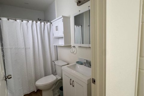 Villa ou maison à louer à Miami, Floride: 1 chambre, 151.71 m2 № 2000067 - photo 4
