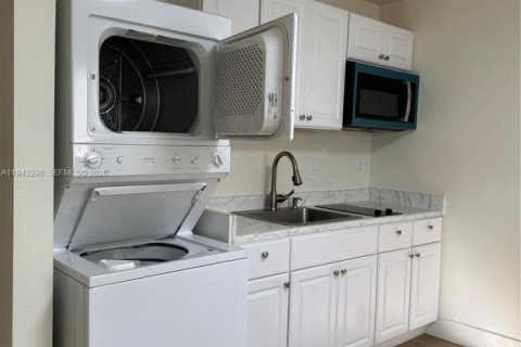 Villa ou maison à louer à Miami, Floride: 1 chambre, 151.71 m2 № 2000067 - photo 8