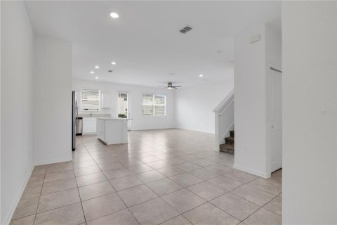 Touwnhouse à louer à Davenport, Floride: 4 chambres, 180.6 m2 № 2401198 - photo 3