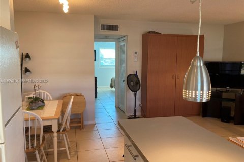 Condo in Hollywood, Florida, 1 bedroom  № 2082880 - photo 20
