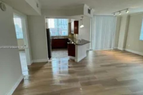 Condo in Miami, Florida, 2 bedrooms  № 1892123 - photo 2