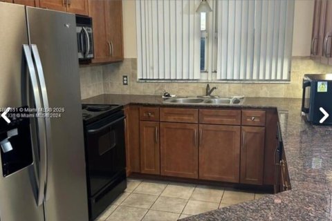 Condo in Miami, Florida, 2 bedrooms  № 1892123 - photo 9