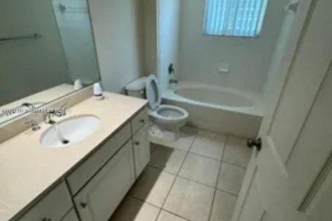 Condo in Miami, Florida, 2 bedrooms  № 1892123 - photo 7