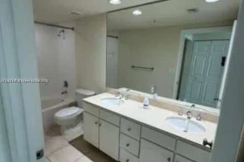 Condo in Miami, Florida, 2 bedrooms  № 1892123 - photo 8