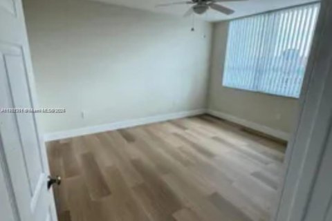 Condo in Miami, Florida, 2 bedrooms  № 1892123 - photo 6
