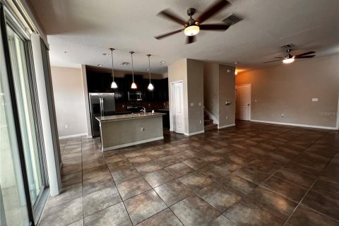 Touwnhouse à vendre à Tampa, Floride: 3 chambres, 176.24 m2 № 2267192 - photo 2