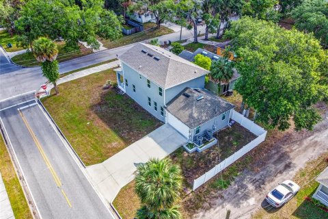 House in Sanford, Florida 4 bedrooms, 199 sq.m. № 2091828 - photo 15
