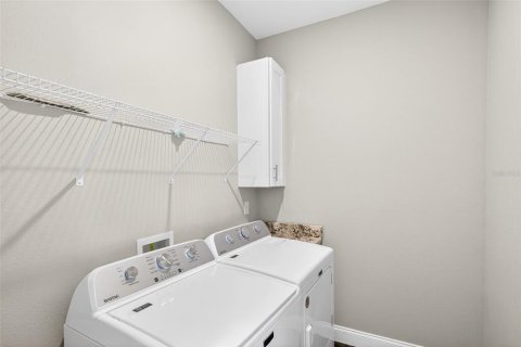 House in Sanford, Florida 4 bedrooms, 199 sq.m. № 2091828 - photo 7