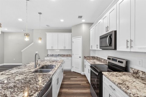 House in Sanford, Florida 4 bedrooms, 199 sq.m. № 2091828 - photo 5