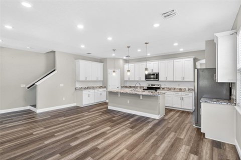 House in Sanford, Florida 4 bedrooms, 199 sq.m. № 2091828 - photo 2