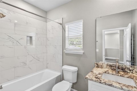 House in Sanford, Florida 4 bedrooms, 199 sq.m. № 2091828 - photo 11