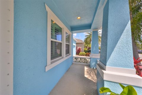 House in Apollo Beach, Florida 4 bedrooms, 298.49 sq.m. № 1350547 - photo 3