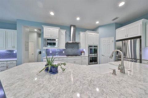 House in Apollo Beach, Florida 4 bedrooms, 298.49 sq.m. № 1350547 - photo 14