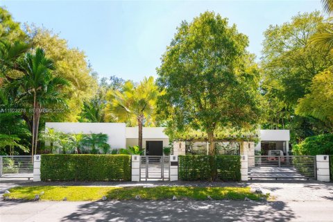Casa en venta en Miami, Florida, 5 dormitorios, 313.92 m2 № 1982566 - foto 1