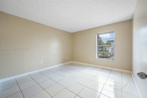 Apartment in Hialeah, Florida 2 bedrooms, 83.98 sq.m. № 2086660 - photo 9