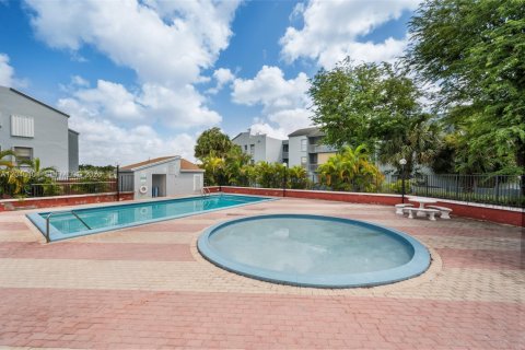 Apartment in Hialeah, Florida 2 bedrooms, 83.98 sq.m. № 2086660 - photo 16