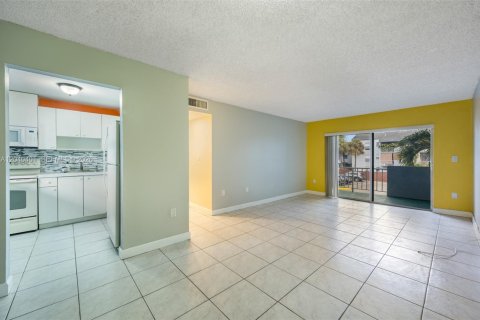 Apartment in Hialeah, Florida 2 bedrooms, 83.98 sq.m. № 2086660 - photo 2