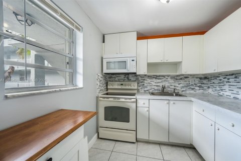 Apartment in Hialeah, Florida 2 bedrooms, 83.98 sq.m. № 2086660 - photo 3
