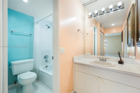 Apartment in Hialeah, Florida 2 bedrooms, 83.98 sq.m. № 2086660 - photo 12