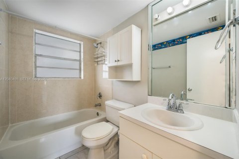 Apartment in Hialeah, Florida 2 bedrooms, 83.98 sq.m. № 2086660 - photo 8