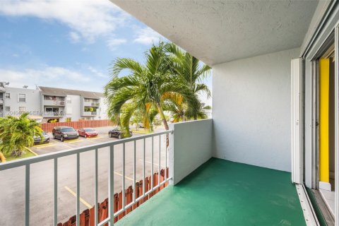 Apartment in Hialeah, Florida 2 bedrooms, 83.98 sq.m. № 2086660 - photo 13