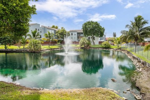 Apartment in Hialeah, Florida 2 bedrooms, 83.98 sq.m. № 2086660 - photo 18