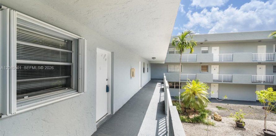 Apartment in Hialeah, Florida 2 bedrooms, 83.98 sq.m. № 2086660