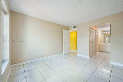 Apartment in Hialeah, Florida 2 bedrooms, 83.98 sq.m. № 2086660 - photo 10