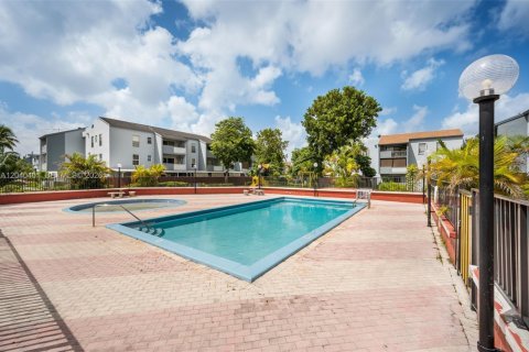 Apartment in Hialeah, Florida 2 bedrooms, 83.98 sq.m. № 2086660 - photo 17