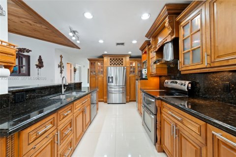 Villa ou maison à vendre à Plantation, Floride: 4 chambres, 204.11 m2 № 2425134 - photo 5