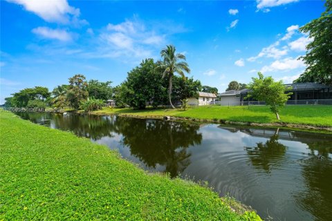 Villa ou maison à vendre à Plantation, Floride: 4 chambres, 204.11 m2 № 2425134 - photo 28