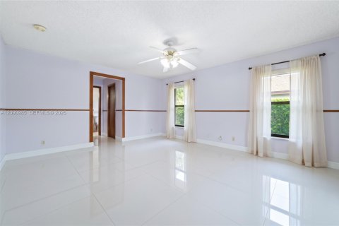 Villa ou maison à vendre à Plantation, Floride: 4 chambres, 204.11 m2 № 2425134 - photo 12