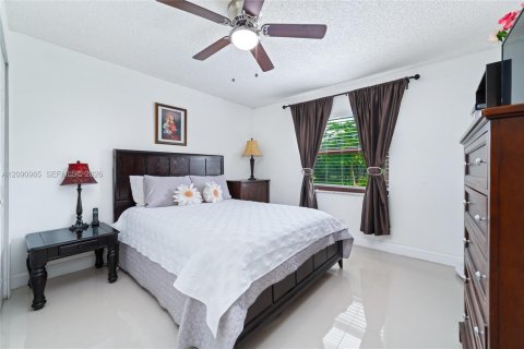 Villa ou maison à vendre à Plantation, Floride: 4 chambres, 204.11 m2 № 2425134 - photo 15