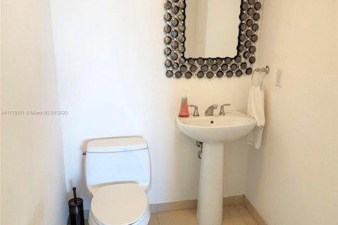 Condo in Sunny Isles Beach, Florida, 2 bedrooms  № 1714857 - photo 18