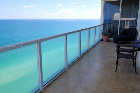 Condo in Sunny Isles Beach, Florida, 2 bedrooms  № 1714857 - photo 27