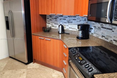Condo in Sunny Isles Beach, Florida, 2 bedrooms  № 1714857 - photo 6